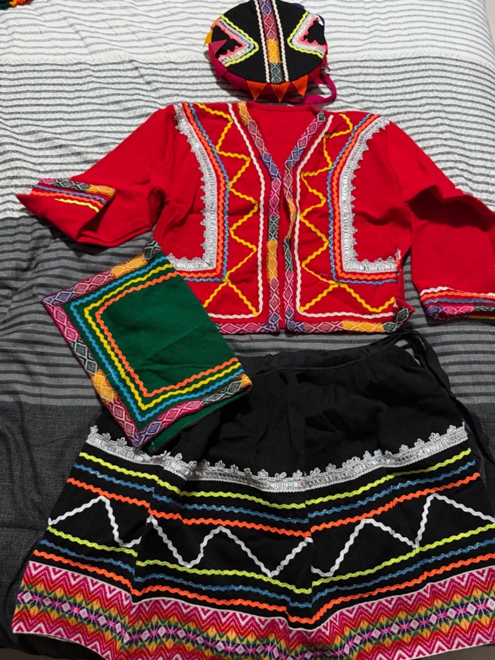 Peruvian typical costume of Cuzco Colorful Embroidered Folk Set Ñusta for girl